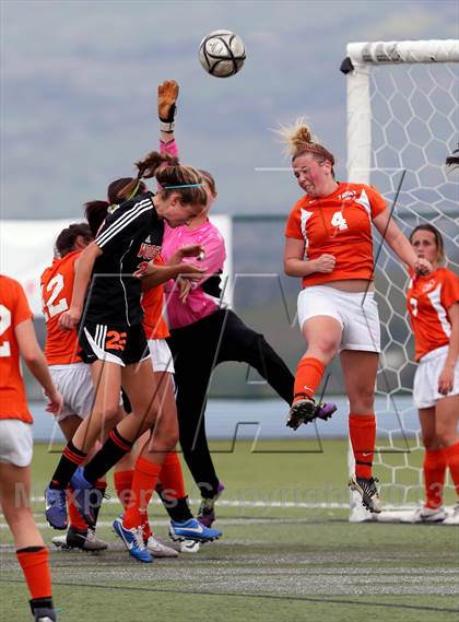 Thumbnail 2 in Santa Teresa vs. Woodside (CIF CCS D1 Final) photogallery.