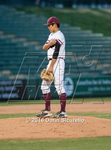 Thumbnail 3 in Mountain Ridge vs. Mountain Pointe (AIA D1 Playoff) photogallery.