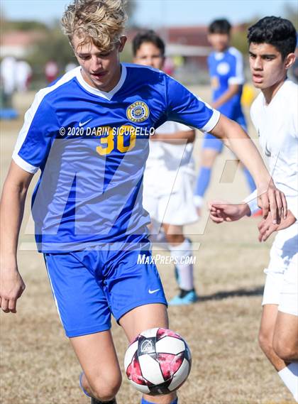 Thumbnail 3 in Mountain Ridge vs. Marana (Bohdie Larson Celebration Classic) photogallery.
