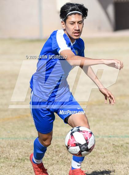 Thumbnail 2 in Mountain Ridge vs. Marana (Bohdie Larson Celebration Classic) photogallery.