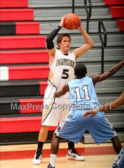 Thumbnail 2 in Palos Verdes Peninsula vs. Carson (Westchester Classic) photogallery.