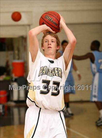 Thumbnail 2 in Palos Verdes Peninsula vs. Carson (Westchester Classic) photogallery.