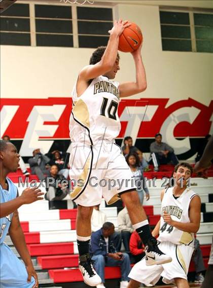 Thumbnail 2 in Palos Verdes Peninsula vs. Carson (Westchester Classic) photogallery.