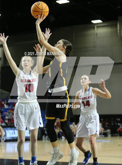Thumbnail 2 in Melbourne vs. Salem (AAA 2A State Final) photogallery.