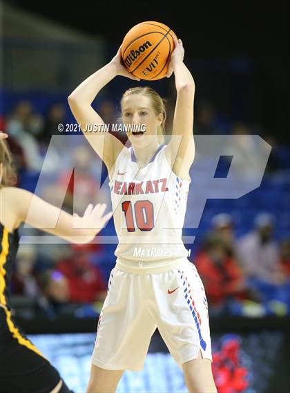 Thumbnail 2 in Melbourne vs. Salem (AAA 2A State Final) photogallery.