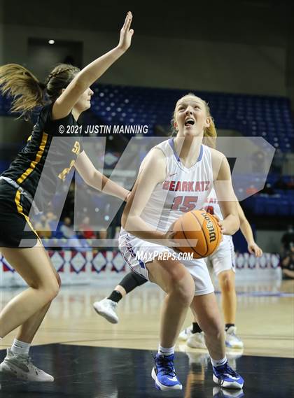 Thumbnail 1 in Melbourne vs. Salem (AAA 2A State Final) photogallery.