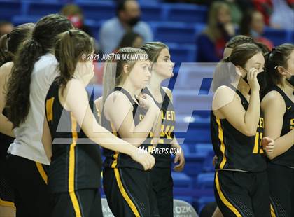 Thumbnail 3 in Melbourne vs. Salem (AAA 2A State Final) photogallery.