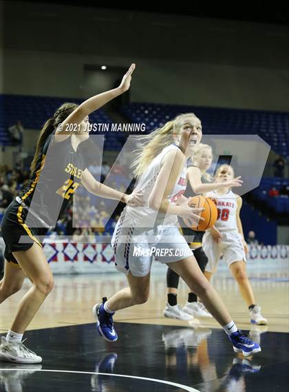Thumbnail 2 in Melbourne vs. Salem (AAA 2A State Final) photogallery.