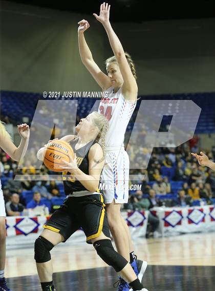 Thumbnail 2 in Melbourne vs. Salem (AAA 2A State Final) photogallery.
