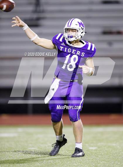 Thumbnail 2 in West vs. Mount Vernon (UIL 3A Area Playoff) photogallery.