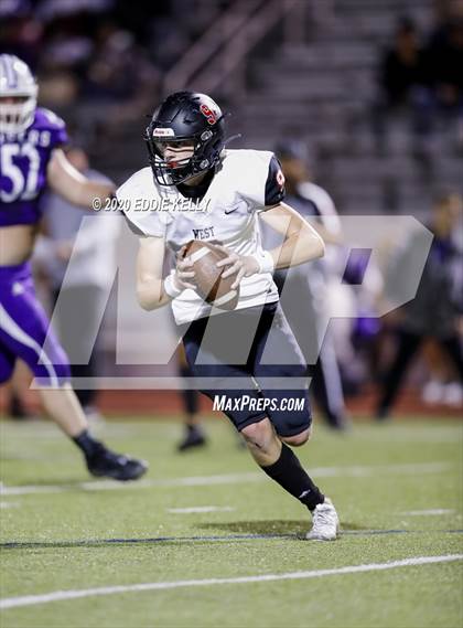 Thumbnail 3 in West vs. Mount Vernon (UIL 3A Area Playoff) photogallery.