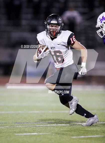 Thumbnail 1 in West vs. Mount Vernon (UIL 3A Area Playoff) photogallery.