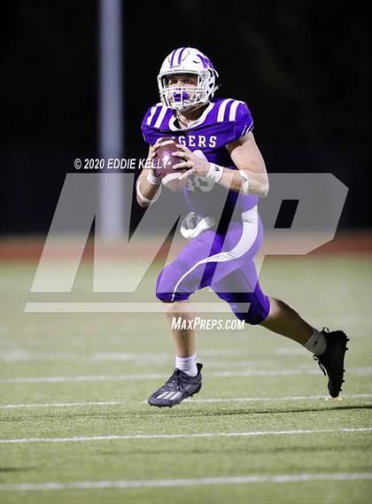 Thumbnail 1 in West vs. Mount Vernon (UIL 3A Area Playoff) photogallery.