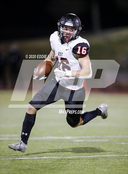 Thumbnail 1 in West vs. Mount Vernon (UIL 3A Area Playoff) photogallery.