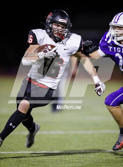 Thumbnail 2 in West vs. Mount Vernon (UIL 3A Area Playoff) photogallery.