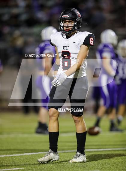 Thumbnail 3 in West vs. Mount Vernon (UIL 3A Area Playoff) photogallery.