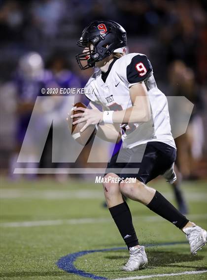 Thumbnail 3 in West vs. Mount Vernon (UIL 3A Area Playoff) photogallery.