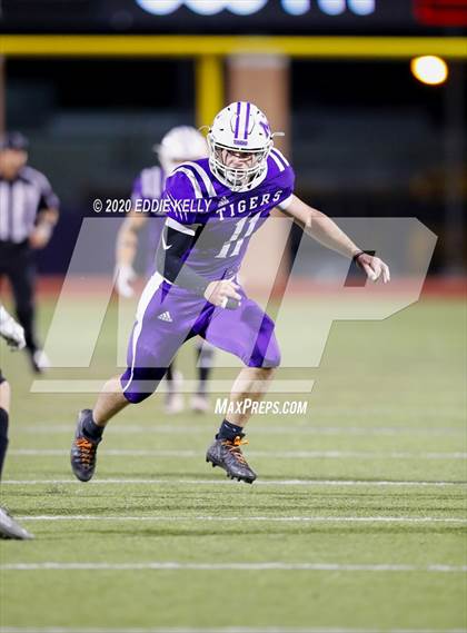 Thumbnail 1 in West vs. Mount Vernon (UIL 3A Area Playoff) photogallery.