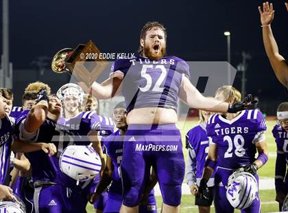 Thumbnail 1 in West vs. Mount Vernon (UIL 3A Area Playoff) photogallery.