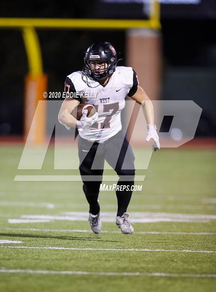 Thumbnail 2 in West vs. Mount Vernon (UIL 3A Area Playoff) photogallery.