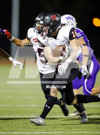 Thumbnail 2 in West vs. Mount Vernon (UIL 3A Area Playoff) photogallery.