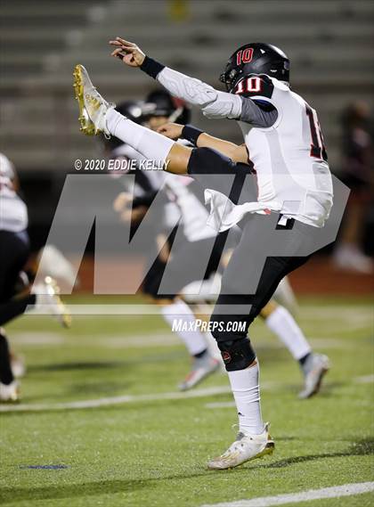 Thumbnail 2 in West vs. Mount Vernon (UIL 3A Area Playoff) photogallery.