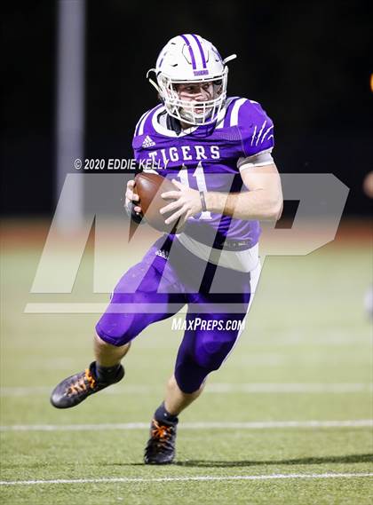 Thumbnail 1 in West vs. Mount Vernon (UIL 3A Area Playoff) photogallery.