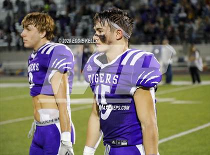 Thumbnail 3 in West vs. Mount Vernon (UIL 3A Area Playoff) photogallery.