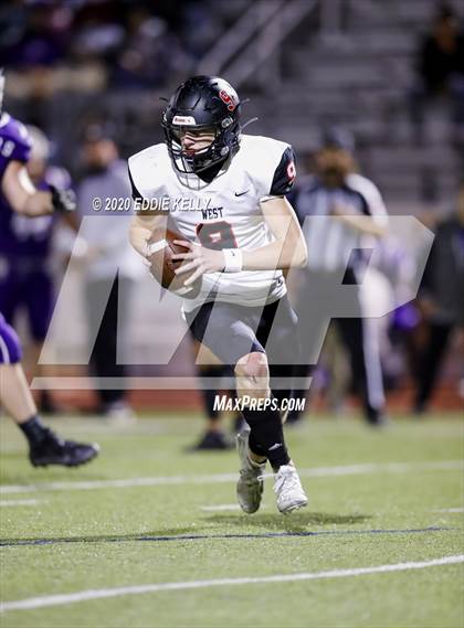 Thumbnail 2 in West vs. Mount Vernon (UIL 3A Area Playoff) photogallery.