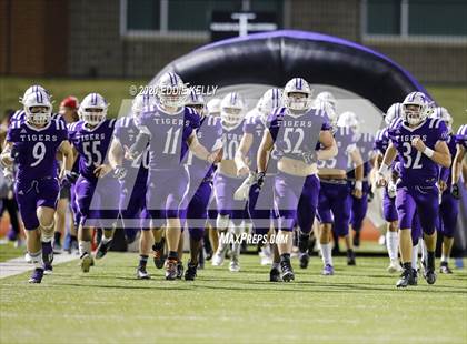 Thumbnail 3 in West vs. Mount Vernon (UIL 3A Area Playoff) photogallery.