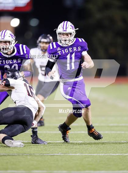 Thumbnail 1 in West vs. Mount Vernon (UIL 3A Area Playoff) photogallery.