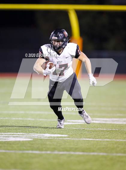 Thumbnail 2 in West vs. Mount Vernon (UIL 3A Area Playoff) photogallery.