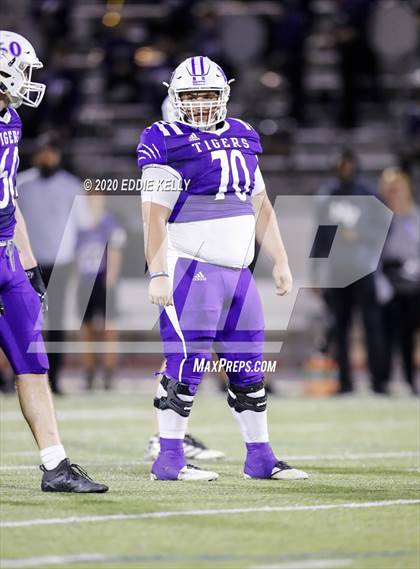 Thumbnail 3 in West vs. Mount Vernon (UIL 3A Area Playoff) photogallery.