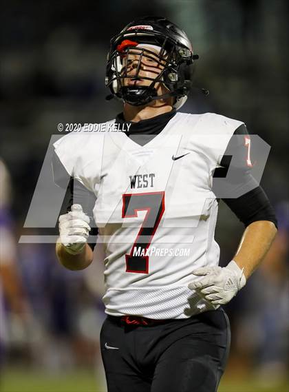 Thumbnail 1 in West vs. Mount Vernon (UIL 3A Area Playoff) photogallery.