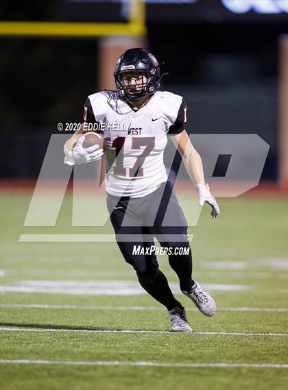 Thumbnail 3 in West vs. Mount Vernon (UIL 3A Area Playoff) photogallery.