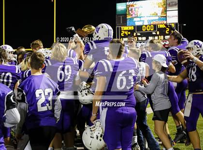Thumbnail 2 in West vs. Mount Vernon (UIL 3A Area Playoff) photogallery.