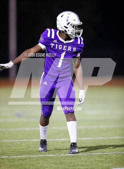 Thumbnail 1 in West vs. Mount Vernon (UIL 3A Area Playoff) photogallery.