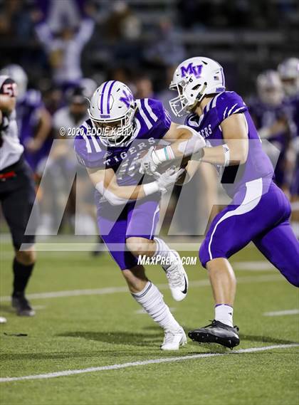 Thumbnail 1 in West vs. Mount Vernon (UIL 3A Area Playoff) photogallery.