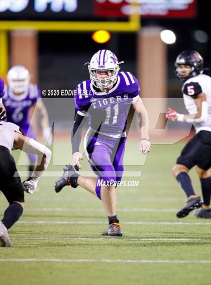 Thumbnail 2 in West vs. Mount Vernon (UIL 3A Area Playoff) photogallery.