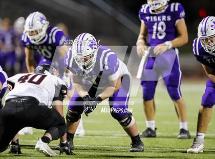 Thumbnail 2 in West vs. Mount Vernon (UIL 3A Area Playoff) photogallery.