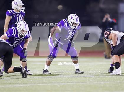 Thumbnail 2 in West vs. Mount Vernon (UIL 3A Area Playoff) photogallery.
