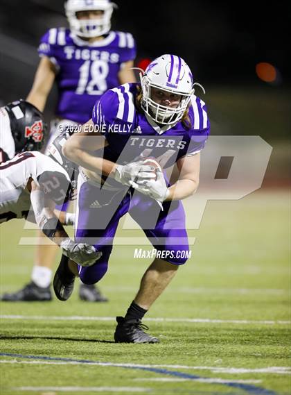 Thumbnail 1 in West vs. Mount Vernon (UIL 3A Area Playoff) photogallery.