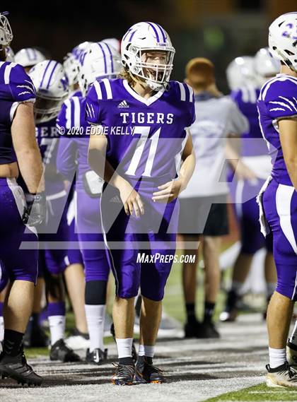 Thumbnail 1 in West vs. Mount Vernon (UIL 3A Area Playoff) photogallery.