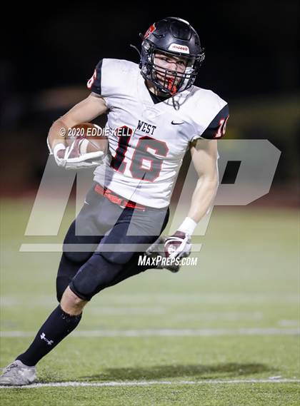 Thumbnail 2 in West vs. Mount Vernon (UIL 3A Area Playoff) photogallery.