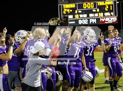 Thumbnail 1 in West vs. Mount Vernon (UIL 3A Area Playoff) photogallery.