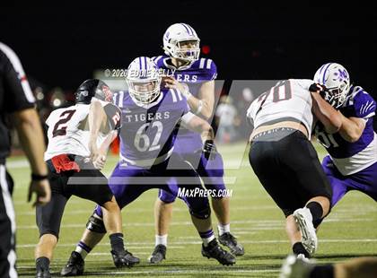Thumbnail 1 in West vs. Mount Vernon (UIL 3A Area Playoff) photogallery.