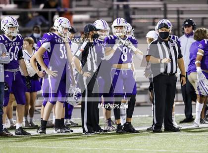 Thumbnail 1 in West vs. Mount Vernon (UIL 3A Area Playoff) photogallery.