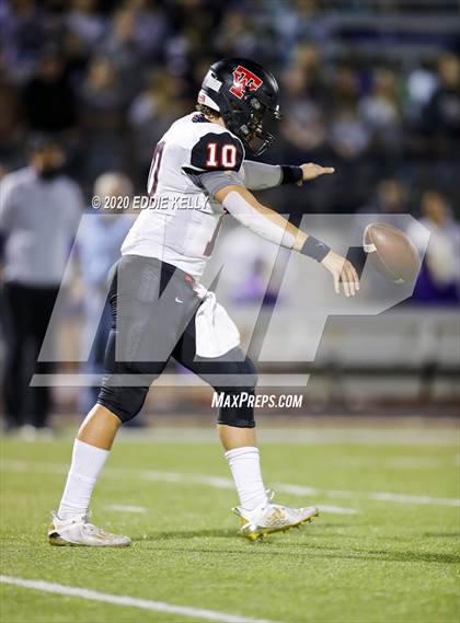Thumbnail 2 in West vs. Mount Vernon (UIL 3A Area Playoff) photogallery.