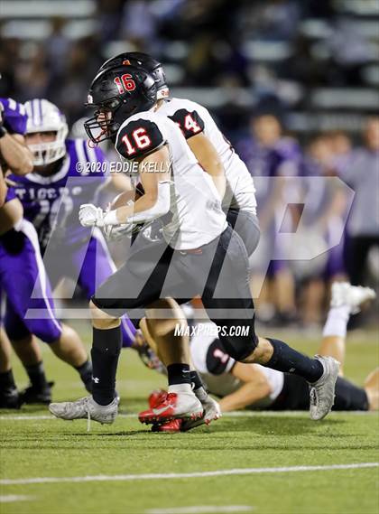 Thumbnail 3 in West vs. Mount Vernon (UIL 3A Area Playoff) photogallery.