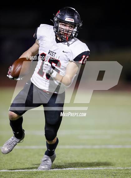 Thumbnail 3 in West vs. Mount Vernon (UIL 3A Area Playoff) photogallery.